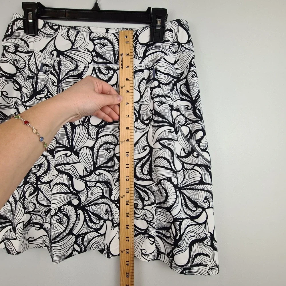 Title Nine Pull On‎ Skirt Black White Swirls Small Golf Pocket Granola Outdoor